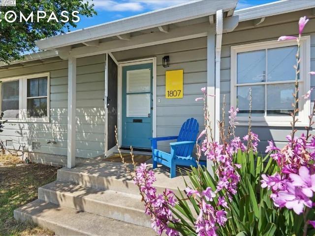Townhouse for sale in Alameda
