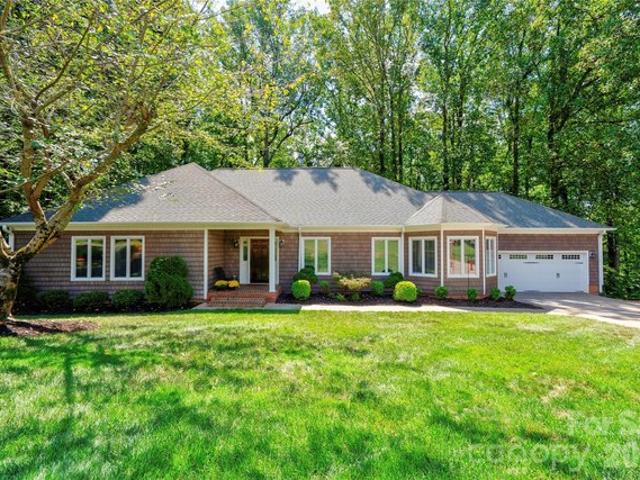 House for sale in Country Club Gardens, Shelby