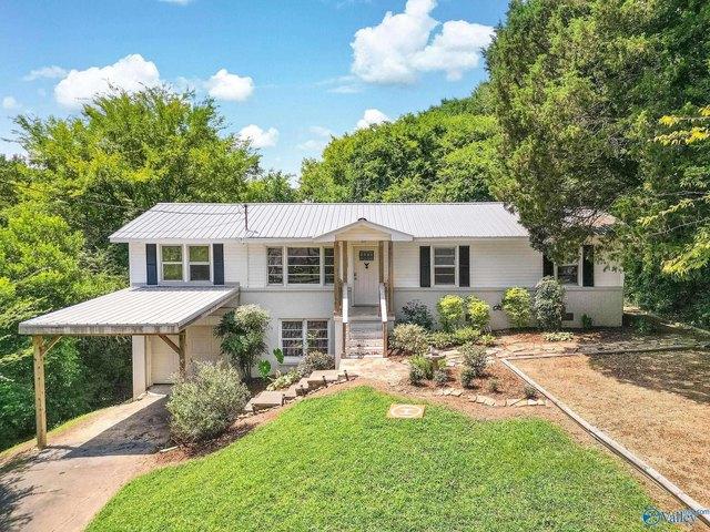 House for sale in Guntersville, Alabama