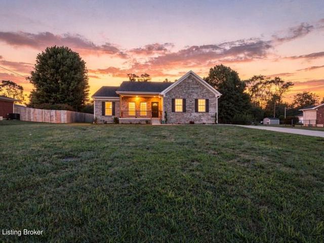 House for sale in Mount Washington, Bullitt County