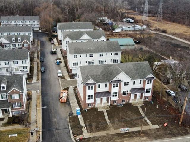 Townhouse for sale in Des Plaines, Illinois