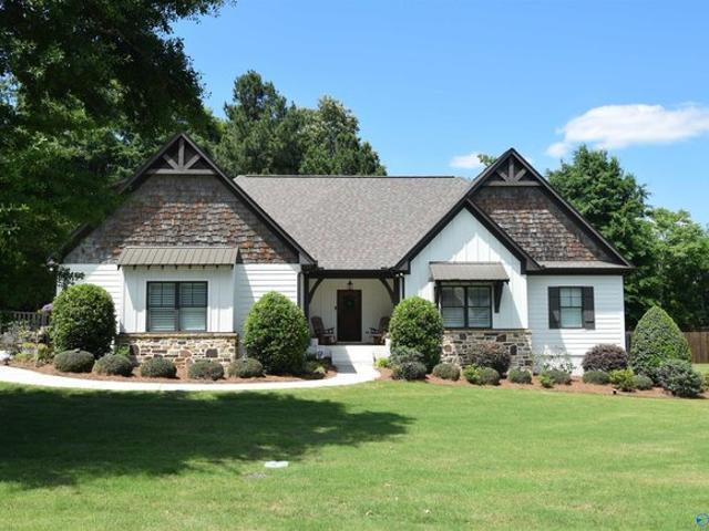 House for sale in Guntersville, Alabama