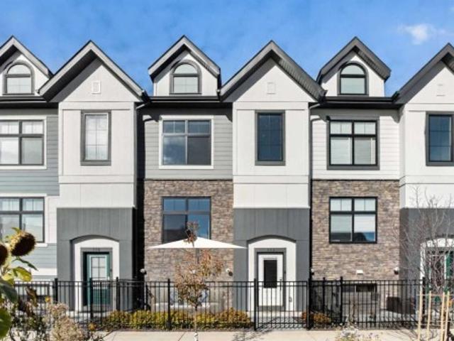 Townhouse for sale in Douglas Glen, Calgary