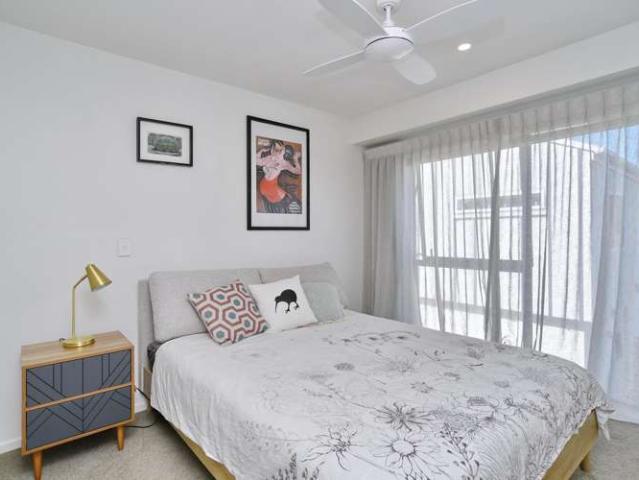Townhouse for sale in Chaslands, Canterbury