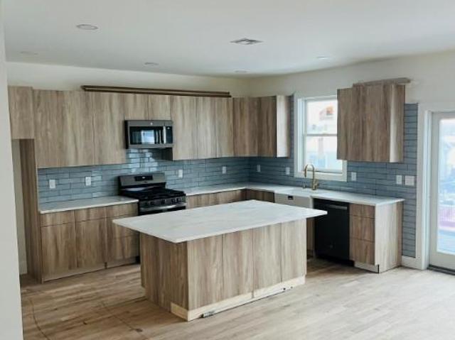 House for sale in Elmwood Park, New Jersey