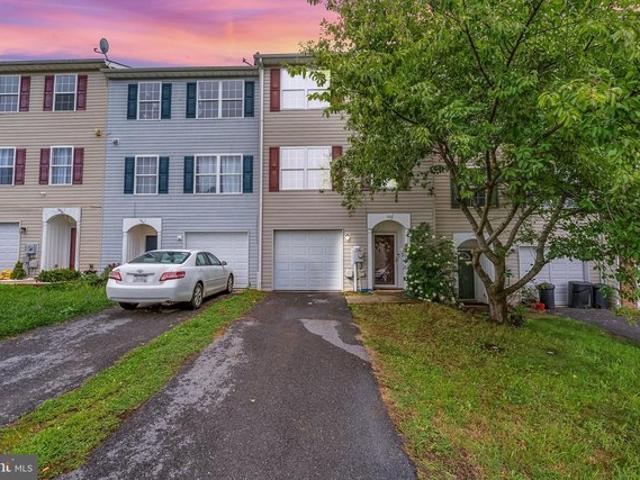 Townhouse for sale in Falling Waters, West Virginia