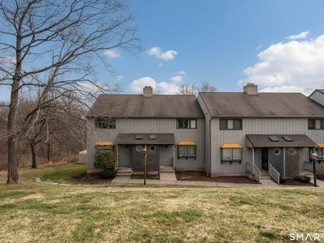 Townhouse for sale in Cromwell, Connecticut