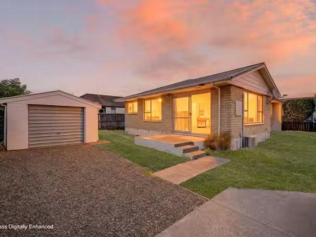 House for sale in Chaslands, Canterbury