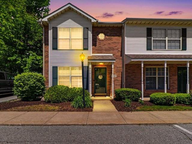 Townhouse for sale in Crown Point, Indiana