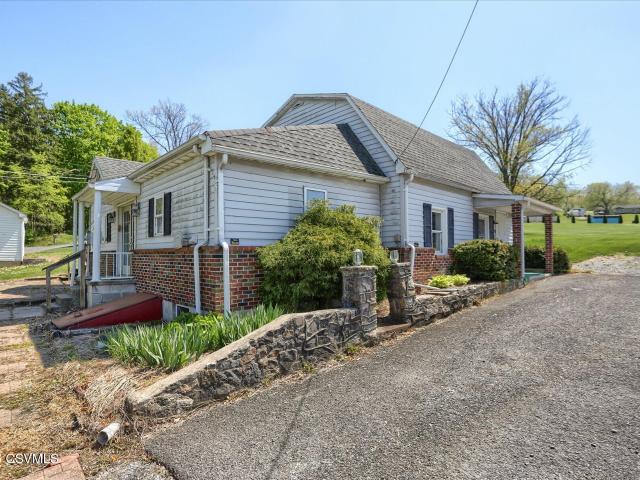 House for sale in Dalmatia, Pennsylvania