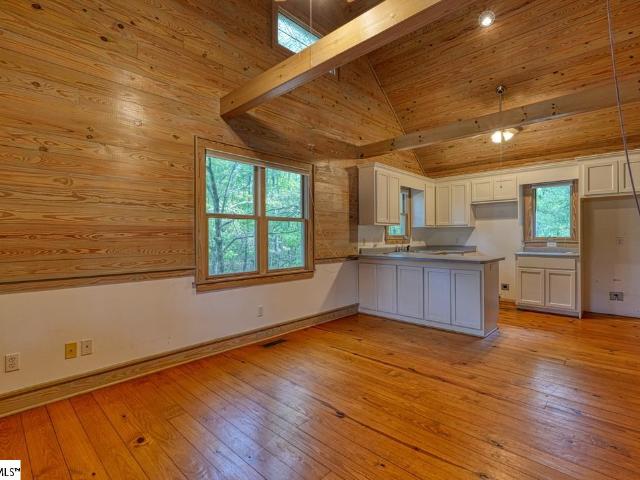 House for sale in Campobello, South Carolina