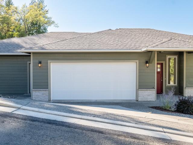 House for sale in Roseburg, Douglas County