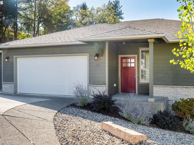House for sale in Roseburg, Douglas County