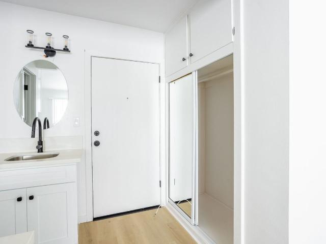 Apartment for rent in Canoga Park, California