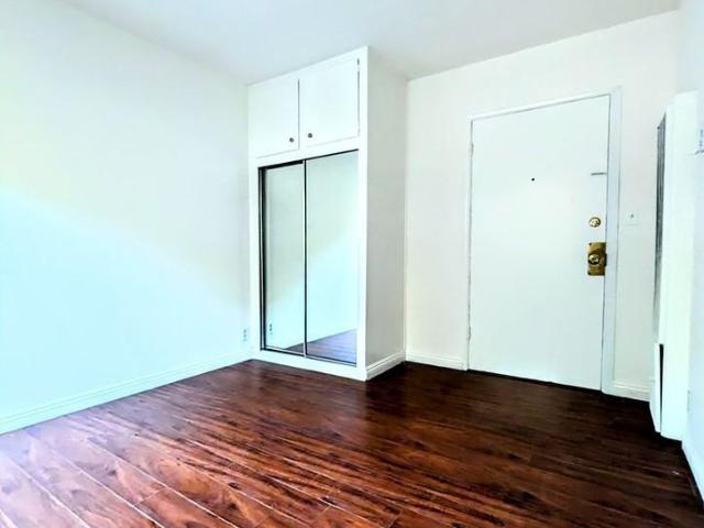 Apartment for rent in Canoga Park, California