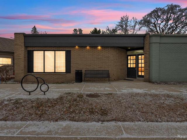 Commercial for sale in Grosse Pointe, Michigan