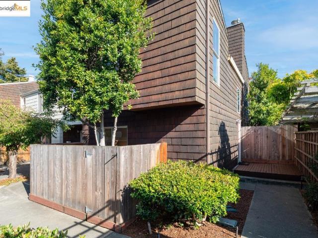 Condo for sale in Berkeley