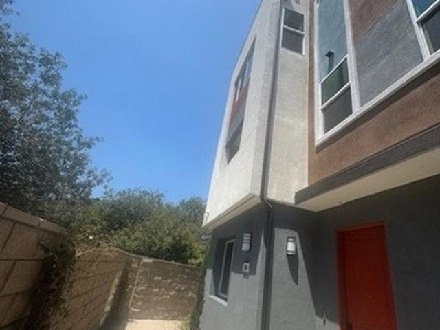 Townhouse for sale in Santa Ana, California