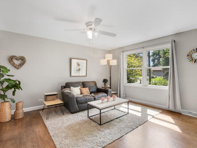 House for sale in Lindenhurst, Illinois