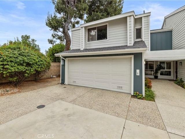 Townhouse for sale in Canoga Park, California