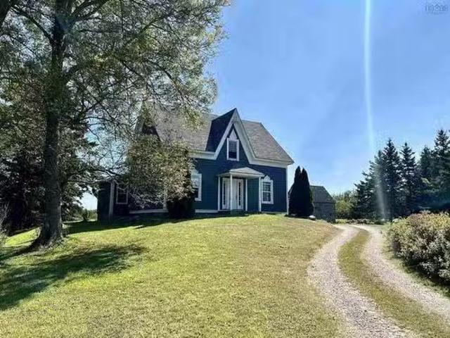 House for sale in Louis Head, Nova Scotia