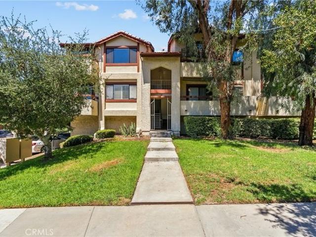 Condo for sale in Canyon Country, California