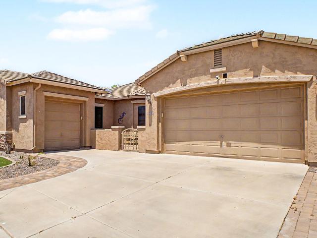 House for sale in White Tank Foothills, Waddell