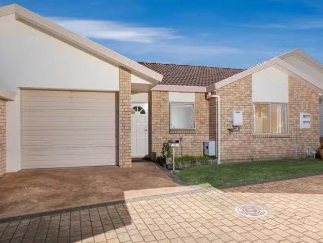 House for sale in Oratia