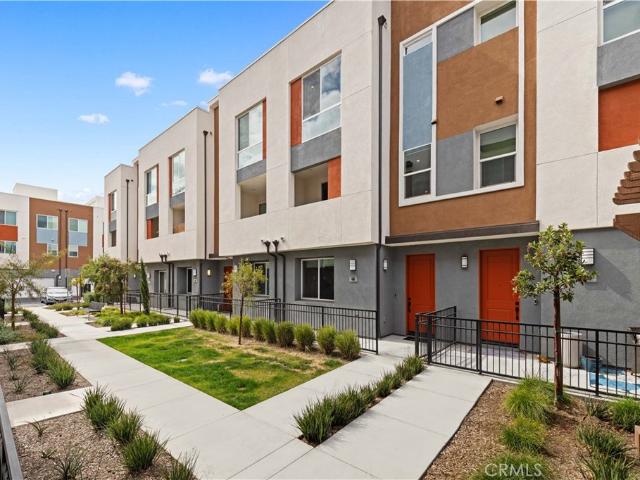 Townhouse for sale in Santa Ana, California