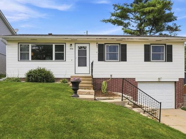 House for sale in Linn, Iowa