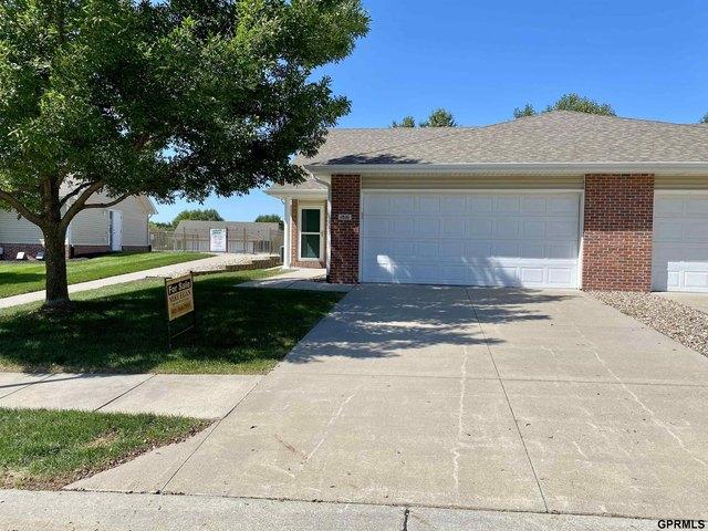 Townhouse for sale in Whispering Ridge Apartment Complex, Omaha
