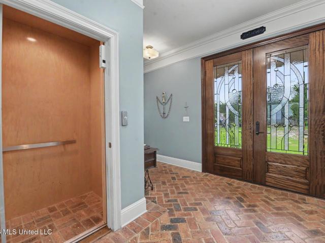 House for sale in Ocean Springs, Mississippi