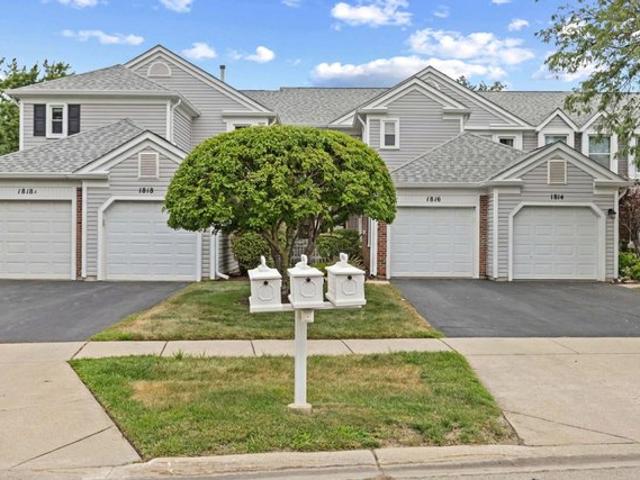 Townhouse for sale in Elk Grove Village, Illinois