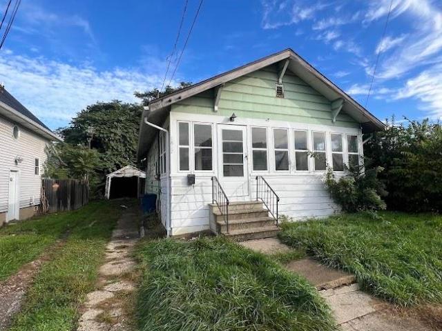 House for sale in Flint, Genesee County