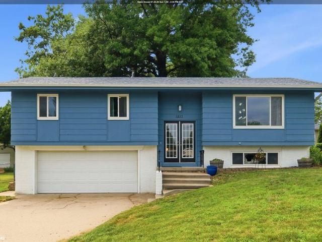 House for sale in Grinnell, Iowa