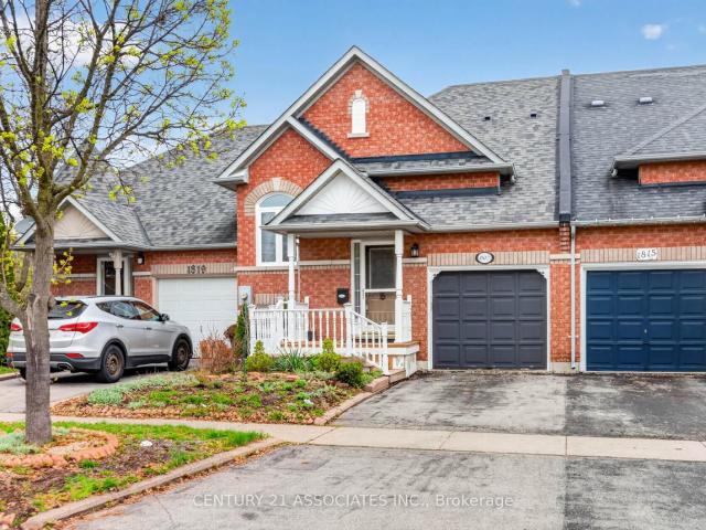 Townhouse for sale in Woburn, Ontario