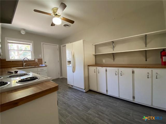 Property for rent in Temple Bar Marina, Texas