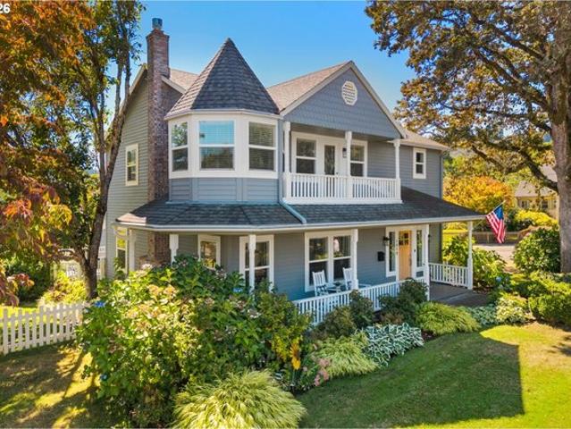 House for sale in Willamette, West Linn