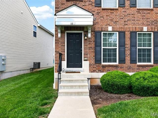 Townhouse for sale in Maryland Heights, Missouri