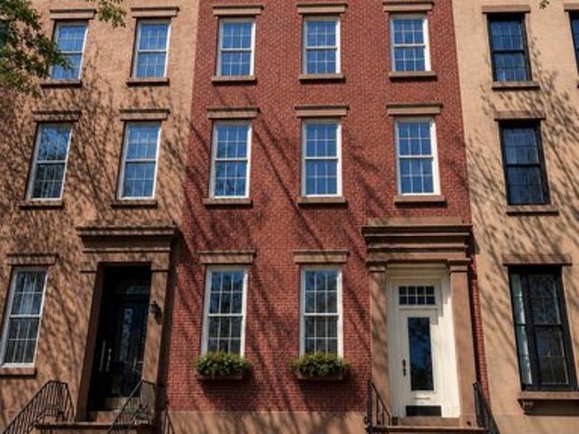 Townhouse for sale in Arverne, New York