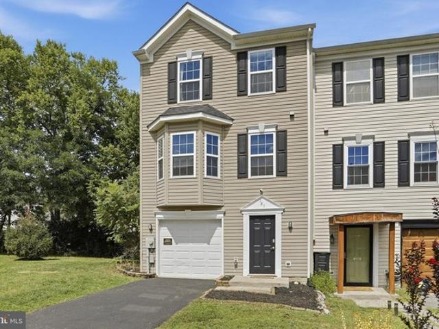 Townhouse for sale in Falling Waters, West Virginia