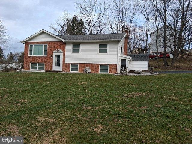House for sale in Lemont, Pennsylvania