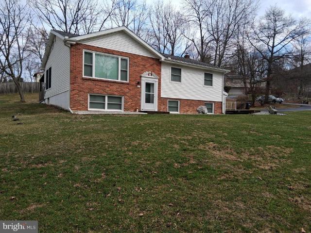 House for sale in Lemont, Pennsylvania