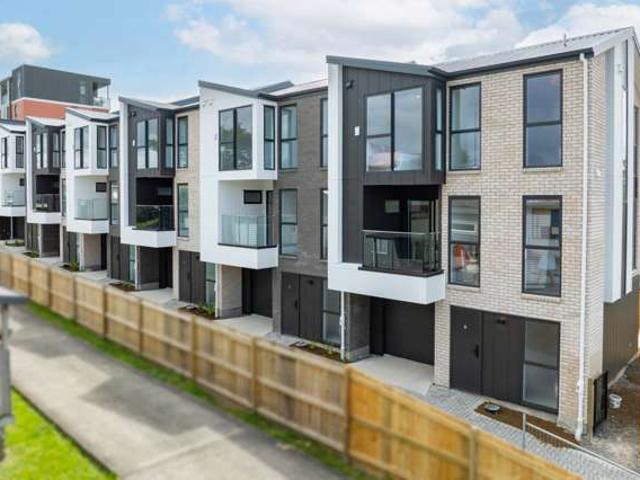 Townhouse for sale in New Lynn, Oroua County