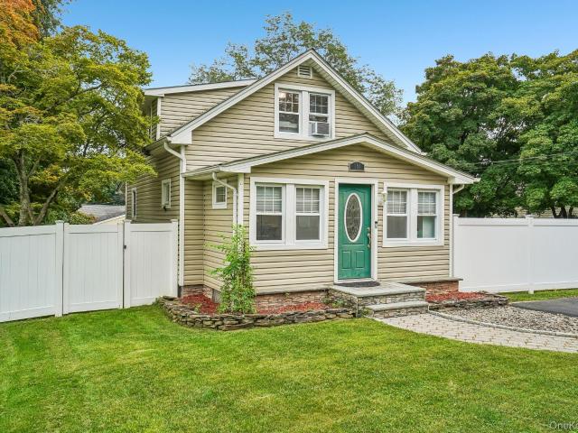 House for sale in Rockland Lake, Congers