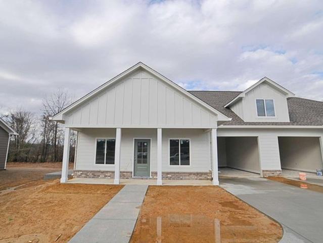 Townhouse for sale in Saltillo, Mississippi