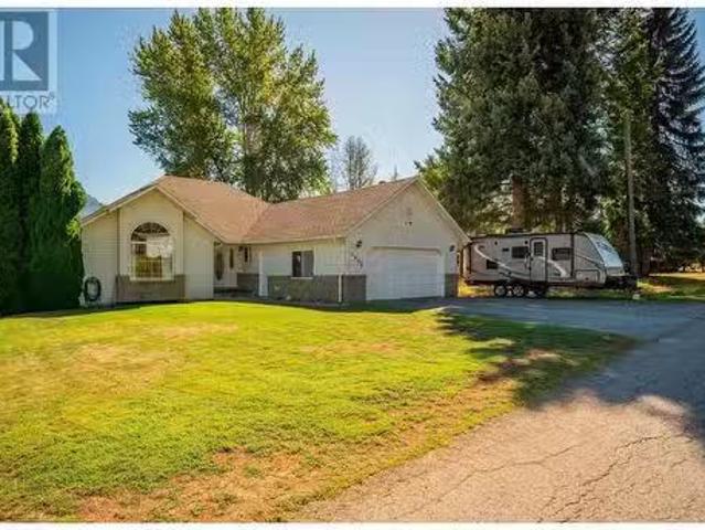House for sale in Fruitvale, British Columbia