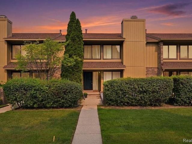 Condo for sale in Bloomfield Hills, Michigan