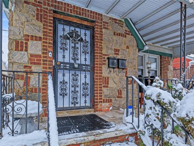 House for sale in Queens, Arverne