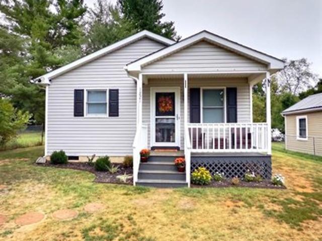 House for sale in Gardner, Staunton